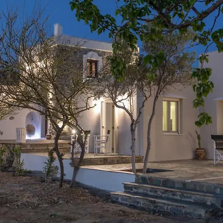 Peratsi Country House *