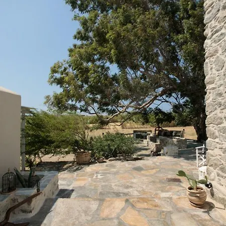 Peratsi Country House *